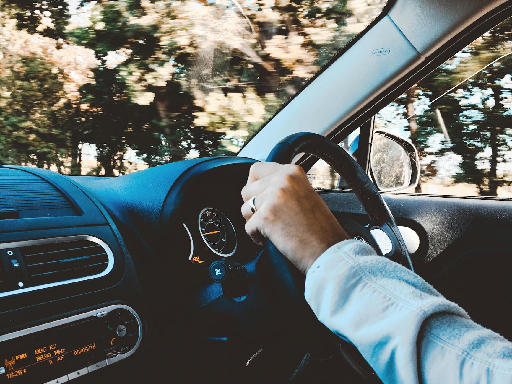 Więcej informacji o „Formalności motoryzacyjne bez stresu – wzory, wskazówki, porady”